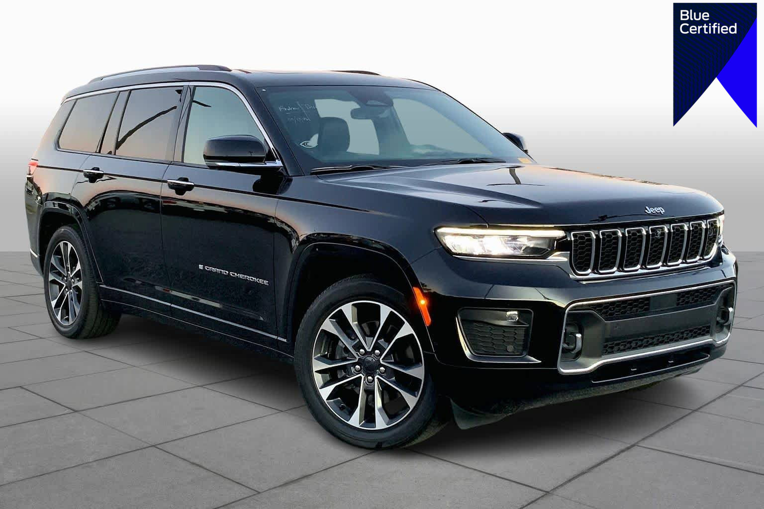 Used 2023 Jeep Grand Cherokee L Overland w/ Advanced Protech Group III image 1