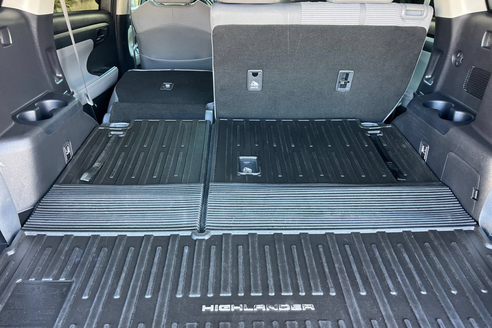 Used 2022 Toyota Highlander LE FWD image 17