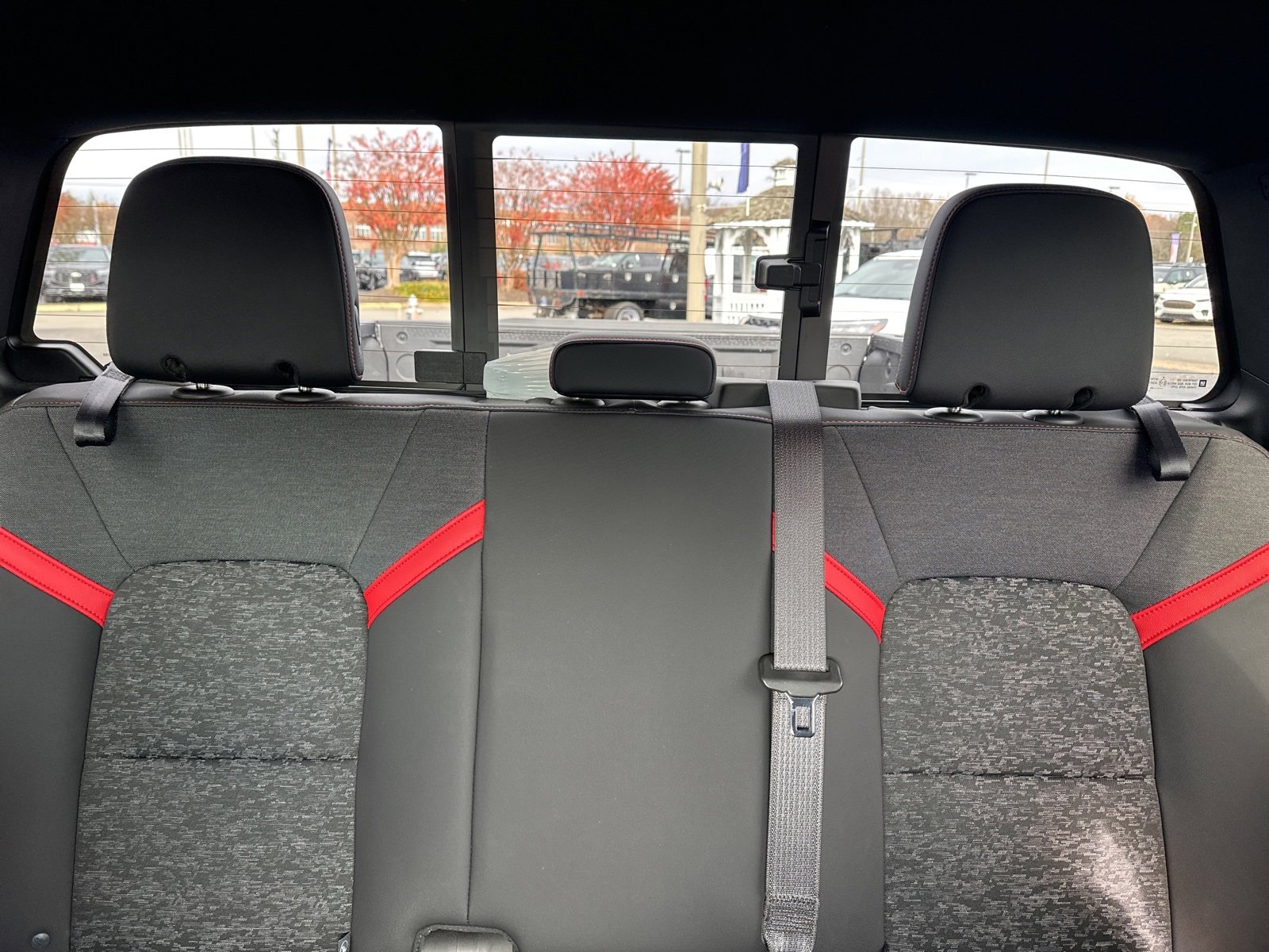 Used 2024 Chevrolet Colorado Z71 w/ Z71 Convenience Package 2 image 25