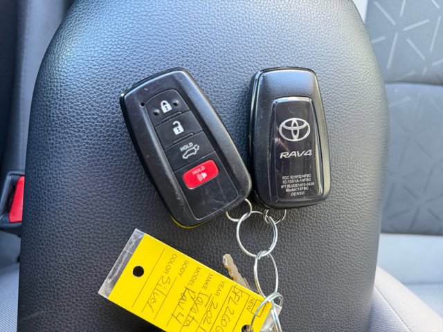 Used 2021 Toyota RAV4 XLE w/ Convenience Package image 32