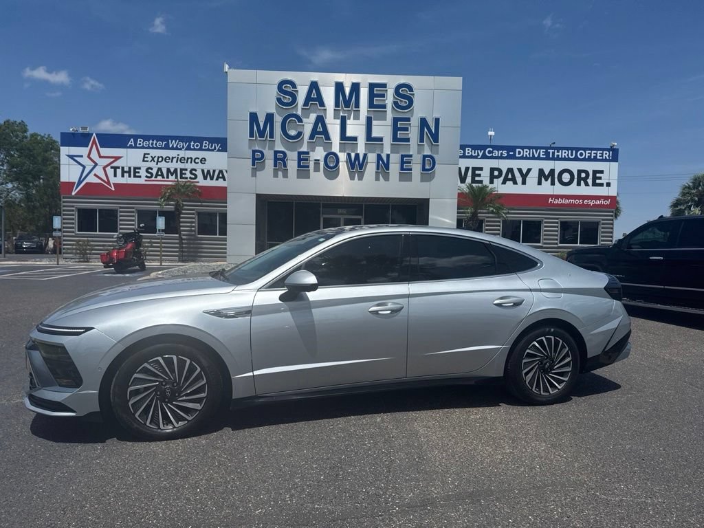 Used 2025 Hyundai Sonata Limited FWD image 2