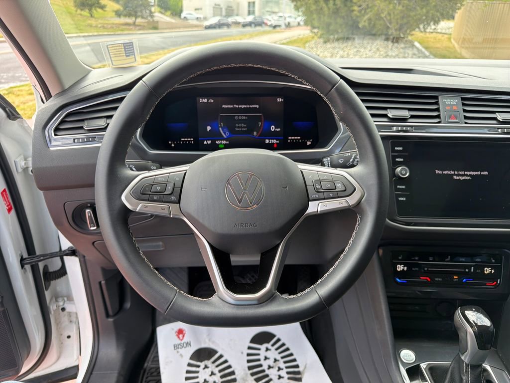 Used 2022 Volkswagen Tiguan SE AWD/4WD image 17
