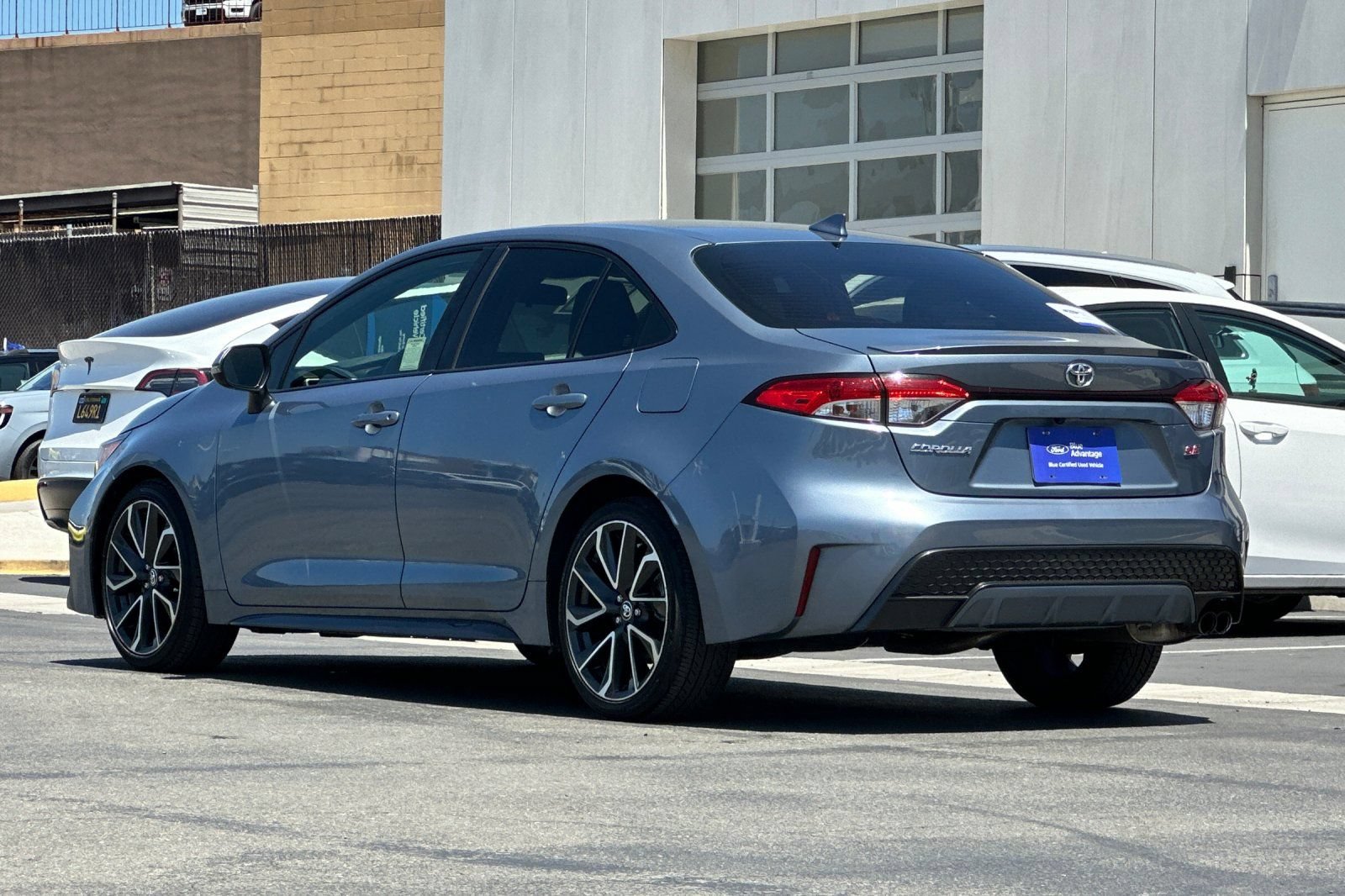 Used 2020 Toyota Corolla SE w/ SE Premium Package FWD image 5