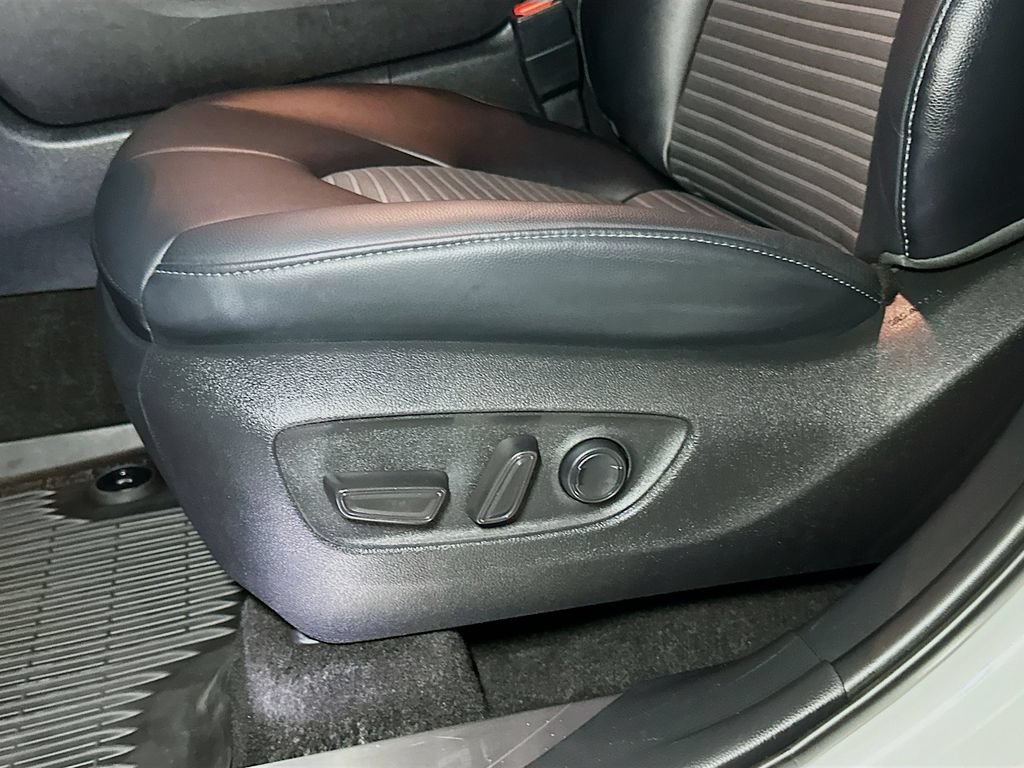 Used 2023 Toyota Highlander XSE FWD image 19