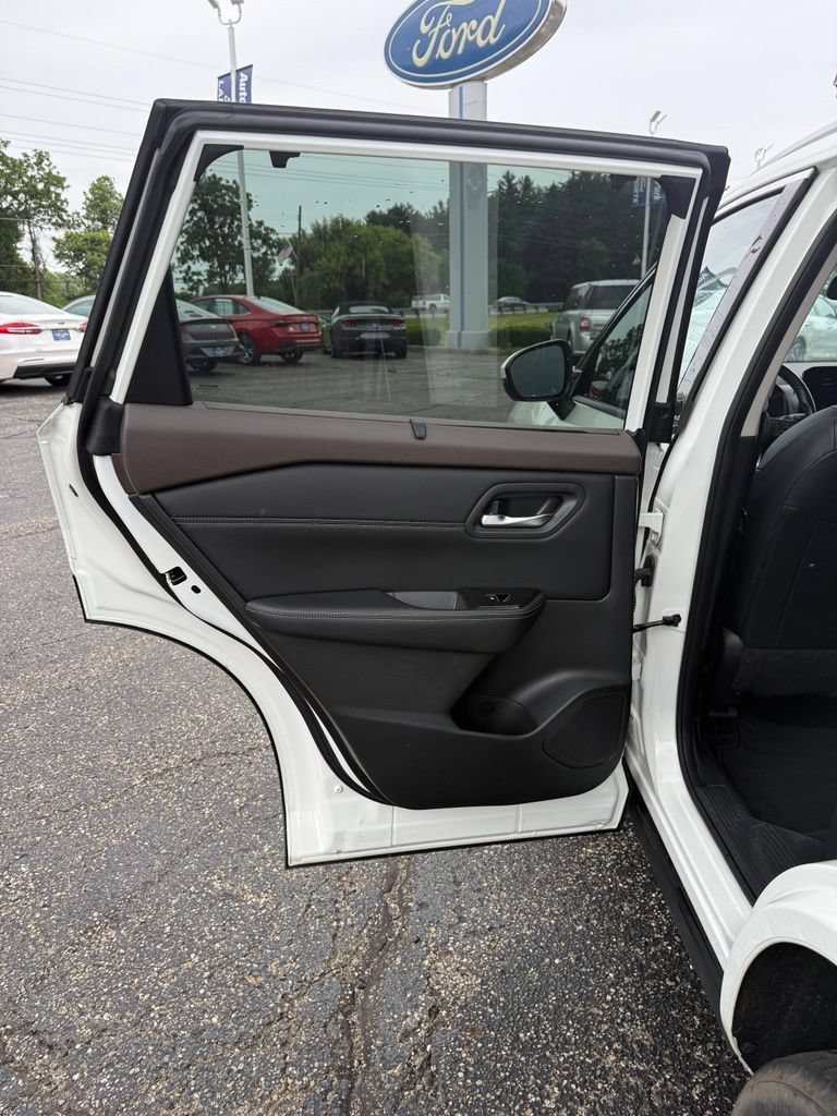 Used 2023 Nissan Rogue SL w/ SL Premium Package AWD/4WD image 13