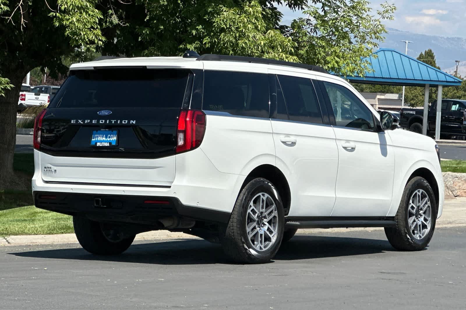 Certified 2025 Ford Expedition Active AWD/4WD image 2