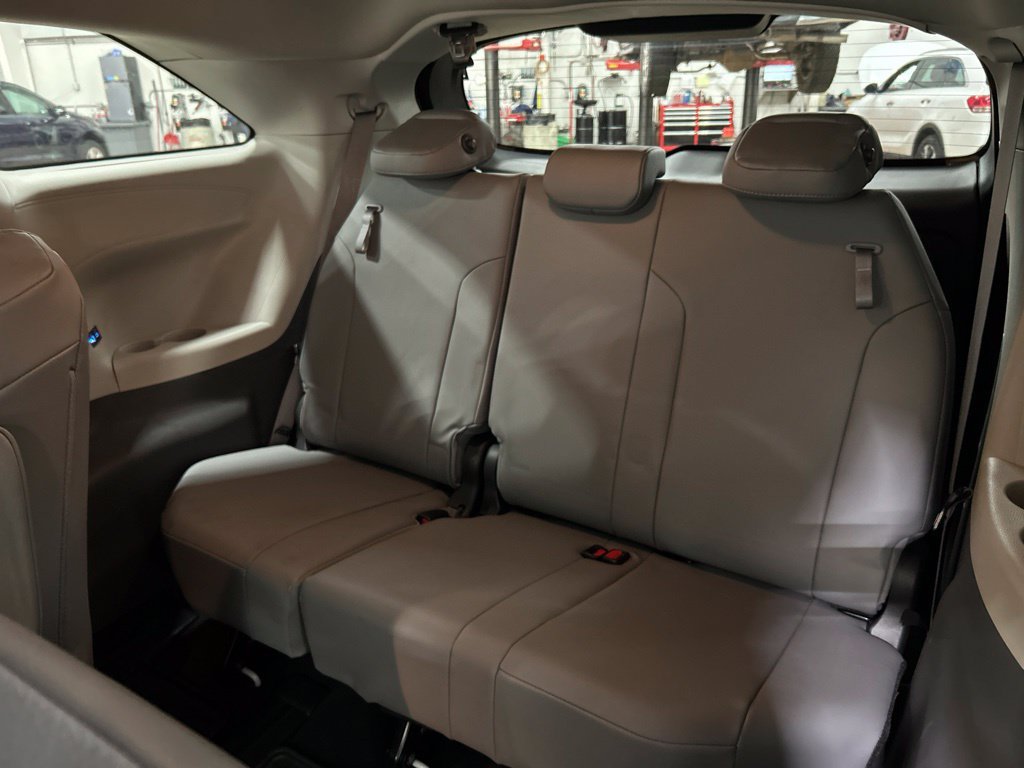 Used 2021 Toyota Sienna XLE AWD/4WD image 26