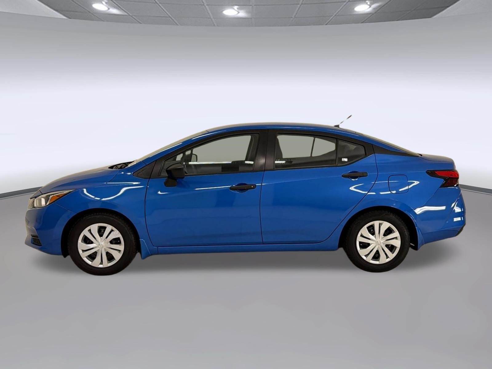 Used 2021 Nissan Versa S FWD image 2