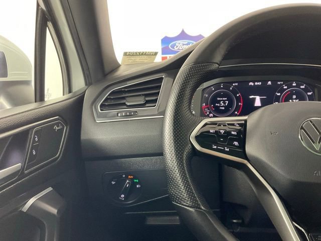 Used 2022 Volkswagen Tiguan SEL R-Line image 25