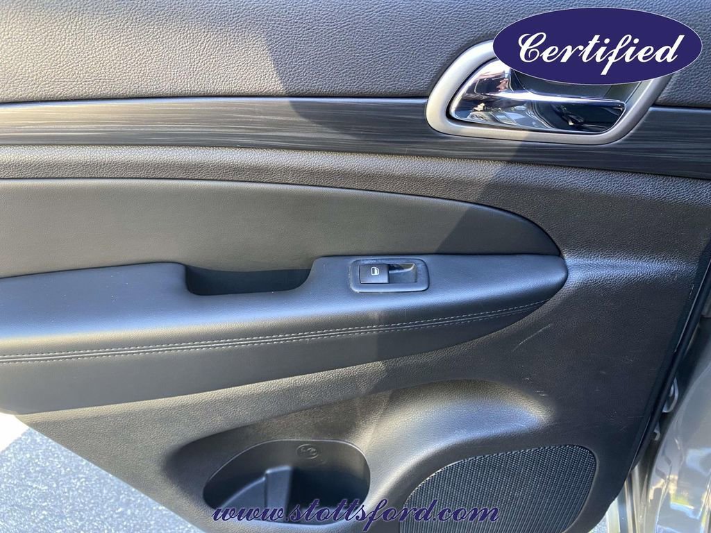 Used 2020 Jeep Grand Cherokee Altitude AWD/4WD image 12