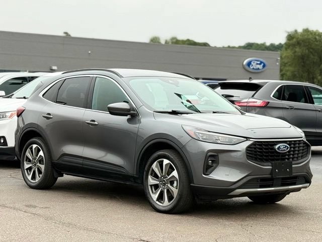Certified 2025 Ford Escape Platinum AWD/4WD image 29