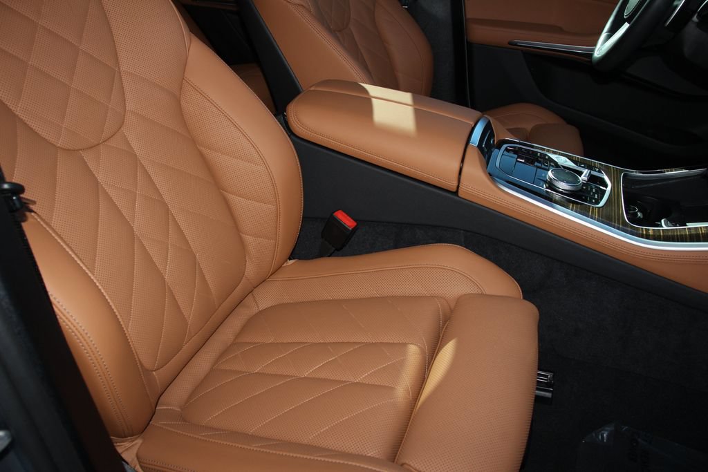 Used 2026 BMW X5 xDrive40i w/ M Sport Package AWD/4WD image 28