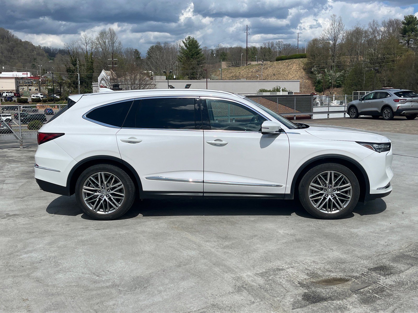 Used 2024 Acura MDX SH-AWD w/ Advance Package image 2