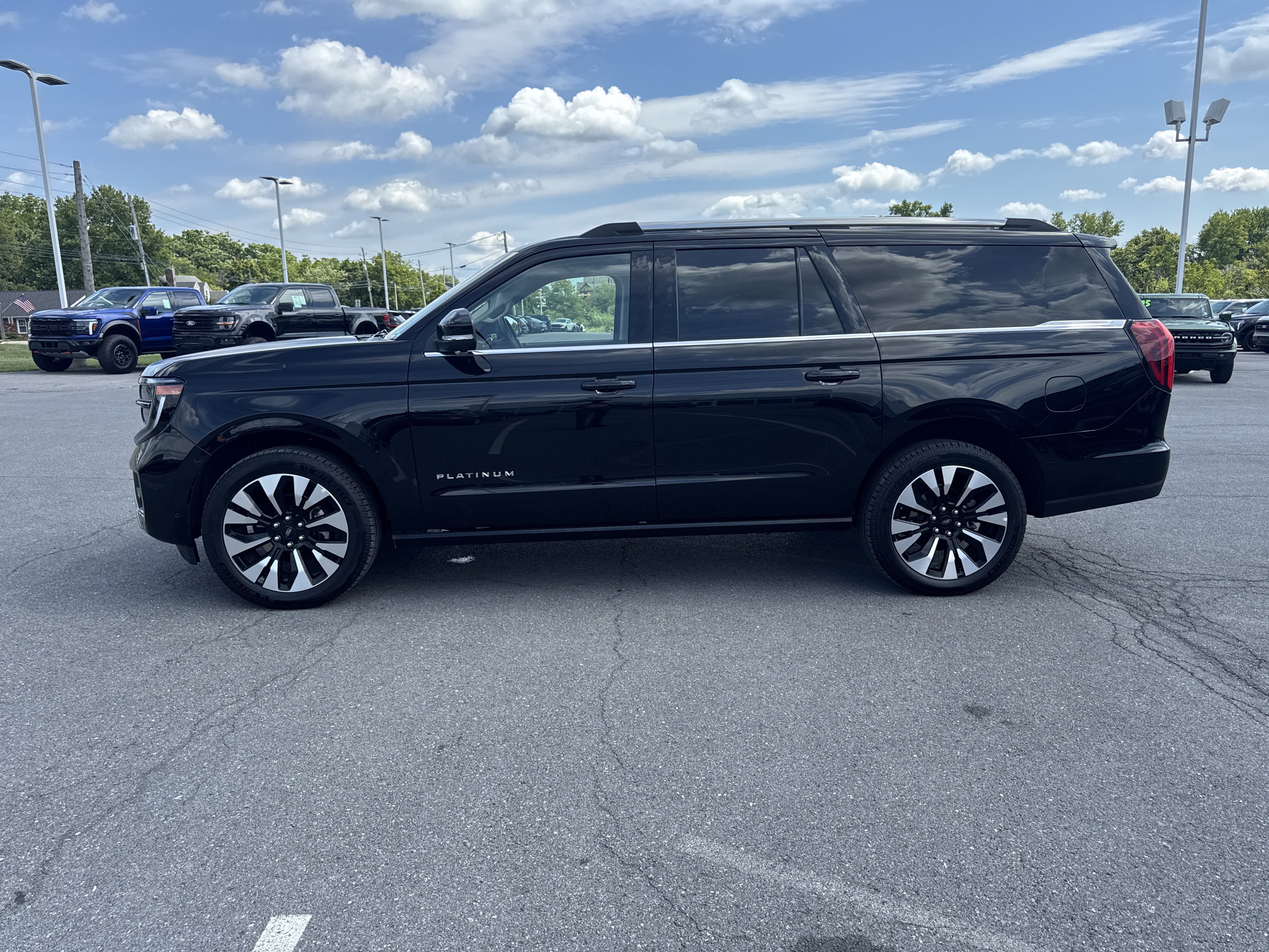 Certified 2025 Ford Expedition Max Platinum w/ Driver's Package AWD/4WD image 15