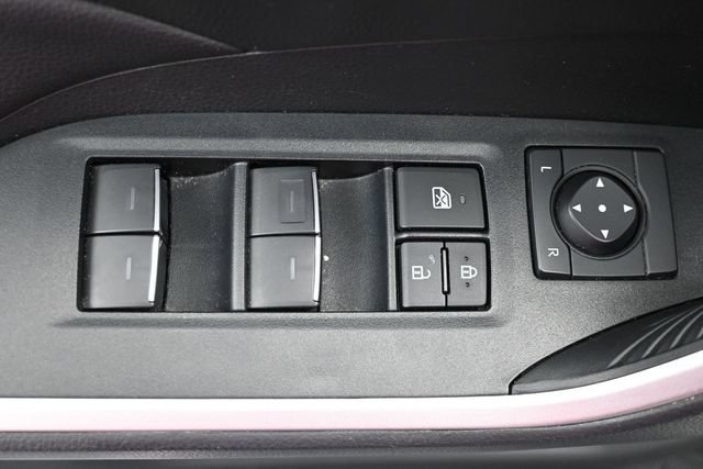 Used 2025 Toyota RAV4 XLE AWD/4WD image 14