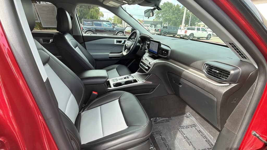 Certified 2022 Ford Explorer XLT w/ Equipment Group 202A RWD image 27