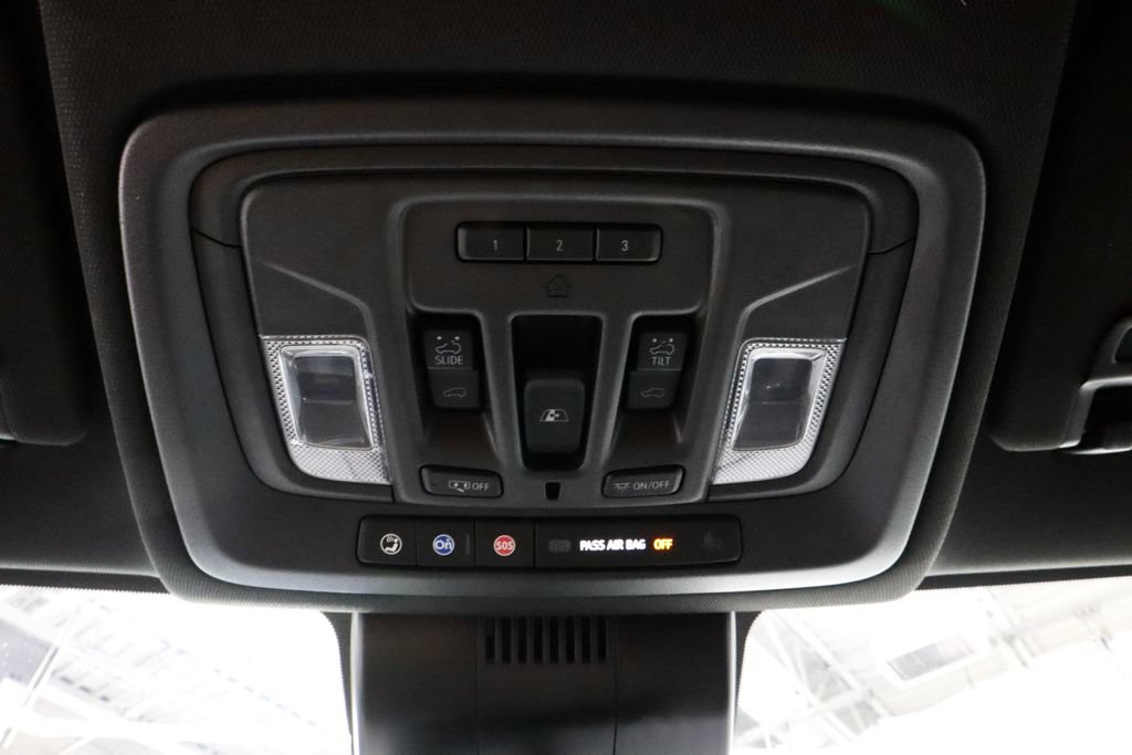 Used 2023 Chevrolet Silverado 1500 High Country w/ Technology Package AWD/4WD image 31