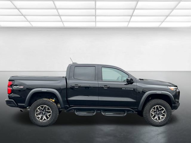 Used 2024 Chevrolet Colorado ZR2 w/ ZR2 Convenience Package III AWD/4WD image 3