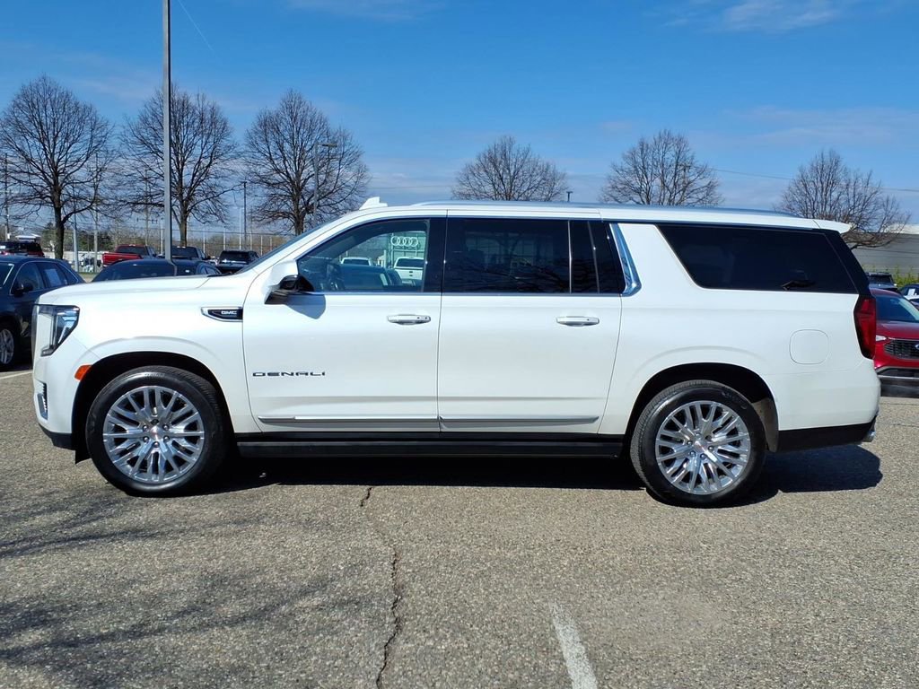 Used 2021 GMC Yukon XL Denali w/ Denali Ultimate Package AWD/4WD image 2