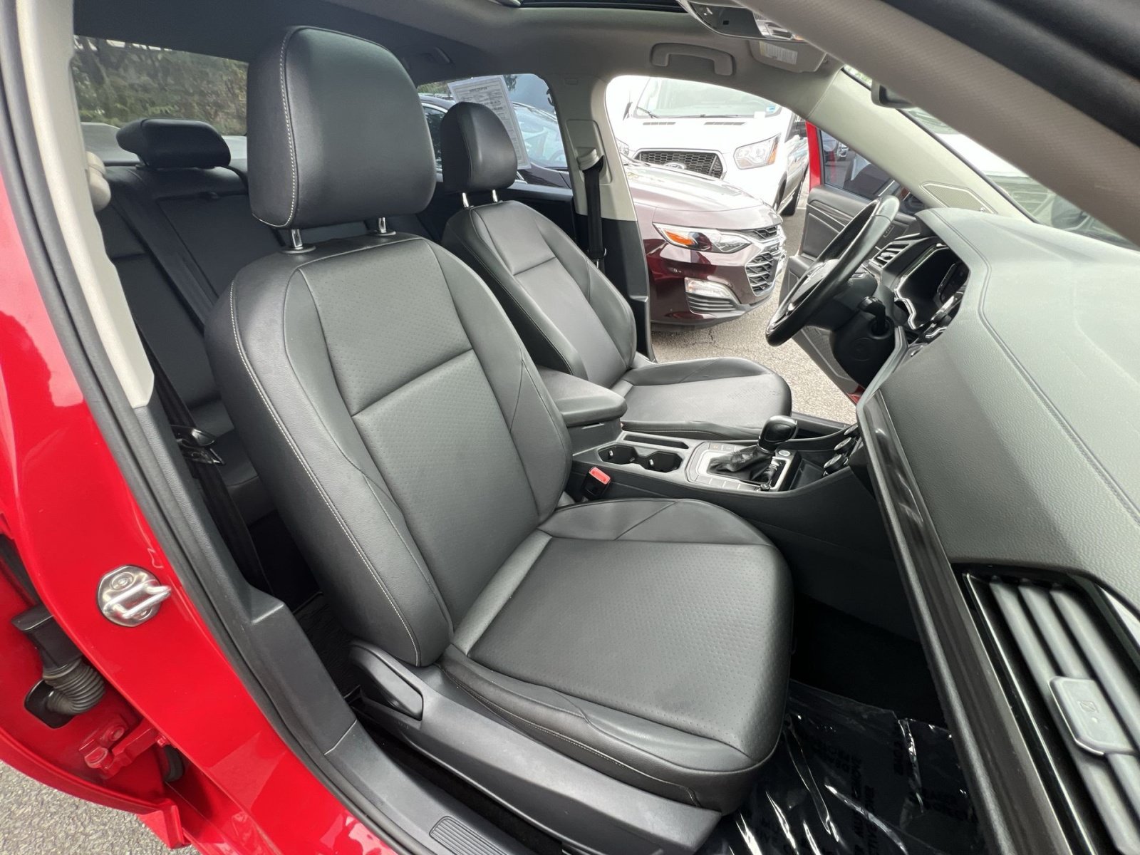 Used 2019 Volkswagen Jetta SEL w/ Cold Weather Package FWD image 34