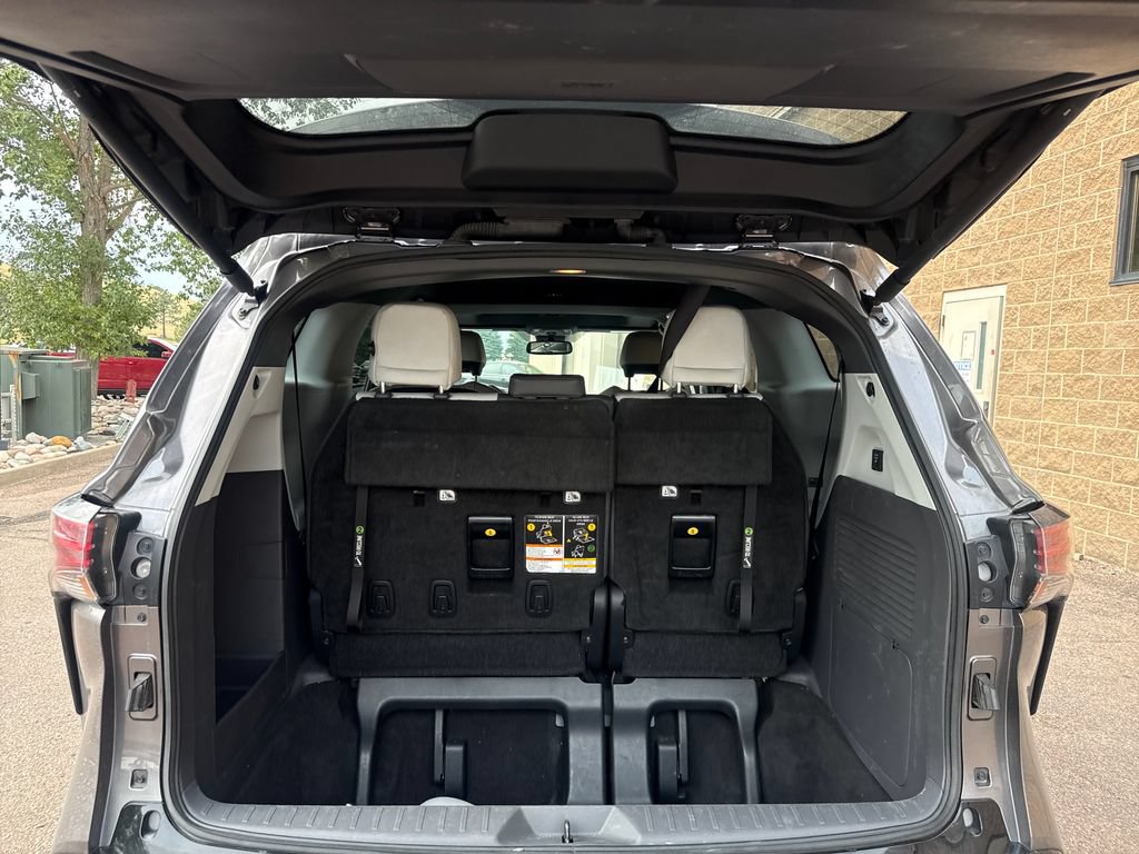 Used 2022 Toyota Sienna XSE w/ XSE Plus Package FWD image 9