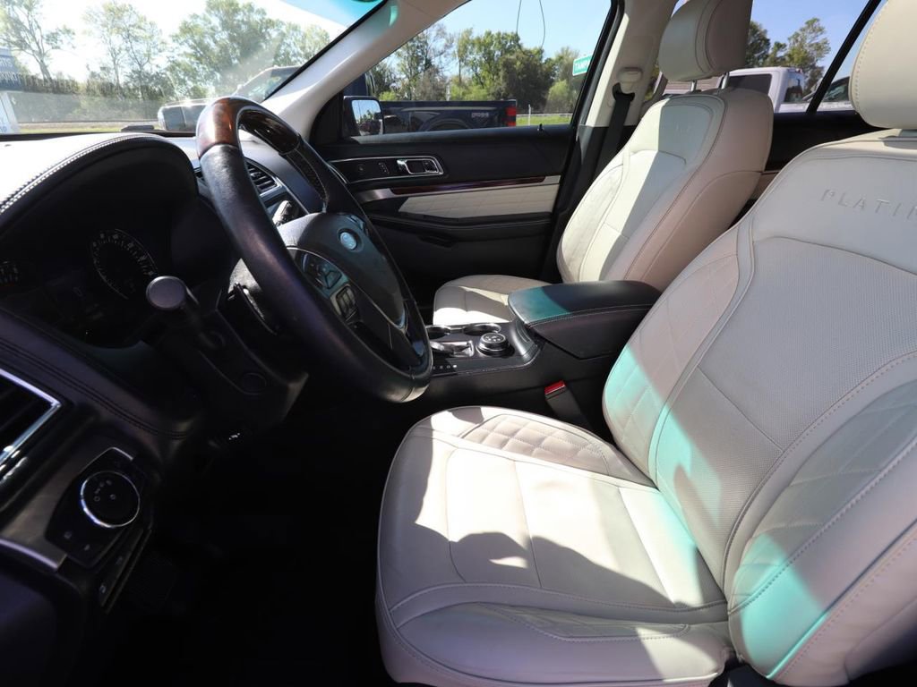 Certified 2017 Ford Explorer Platinum image 2