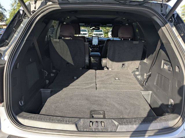 Certified 2024 Ford Explorer Platinum w/ Technology Package AWD/4WD image 13