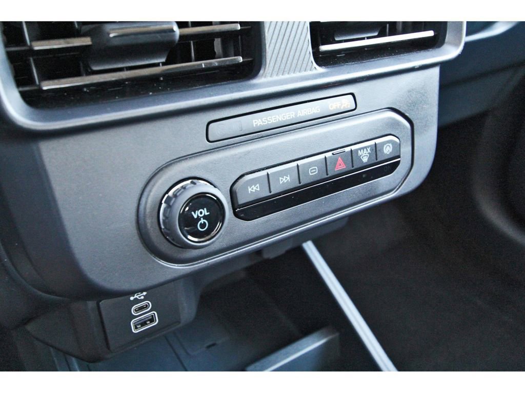 Certified 2025 Ford Maverick XL FWD image 26