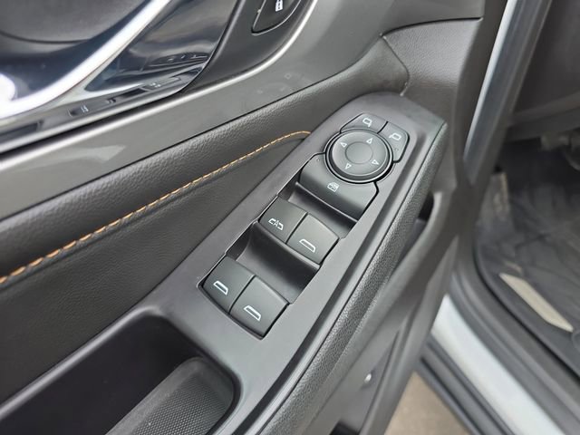 Used 2019 Chevrolet Traverse LT FWD image 12