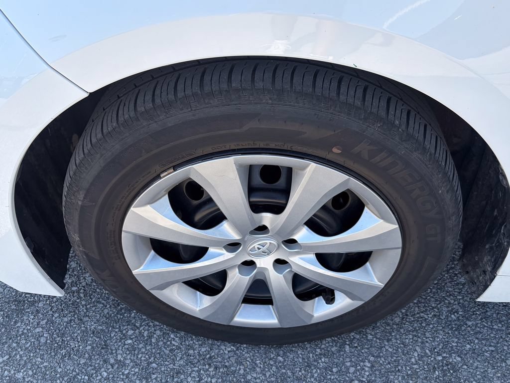 Used 2025 Toyota Corolla LE FWD image 27