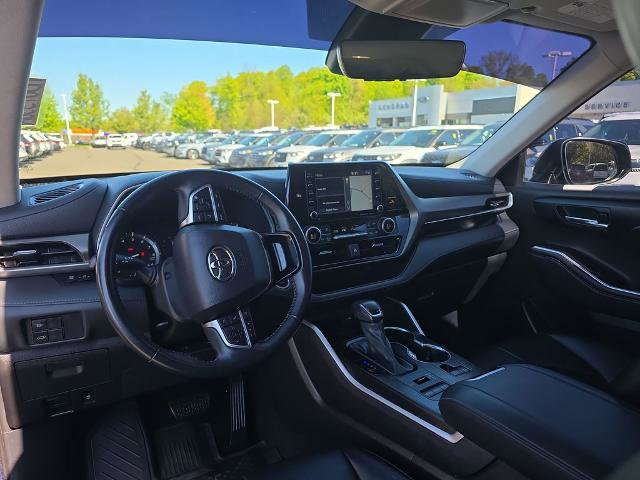 Used 2021 Toyota Highlander XLE AWD/4WD image 18