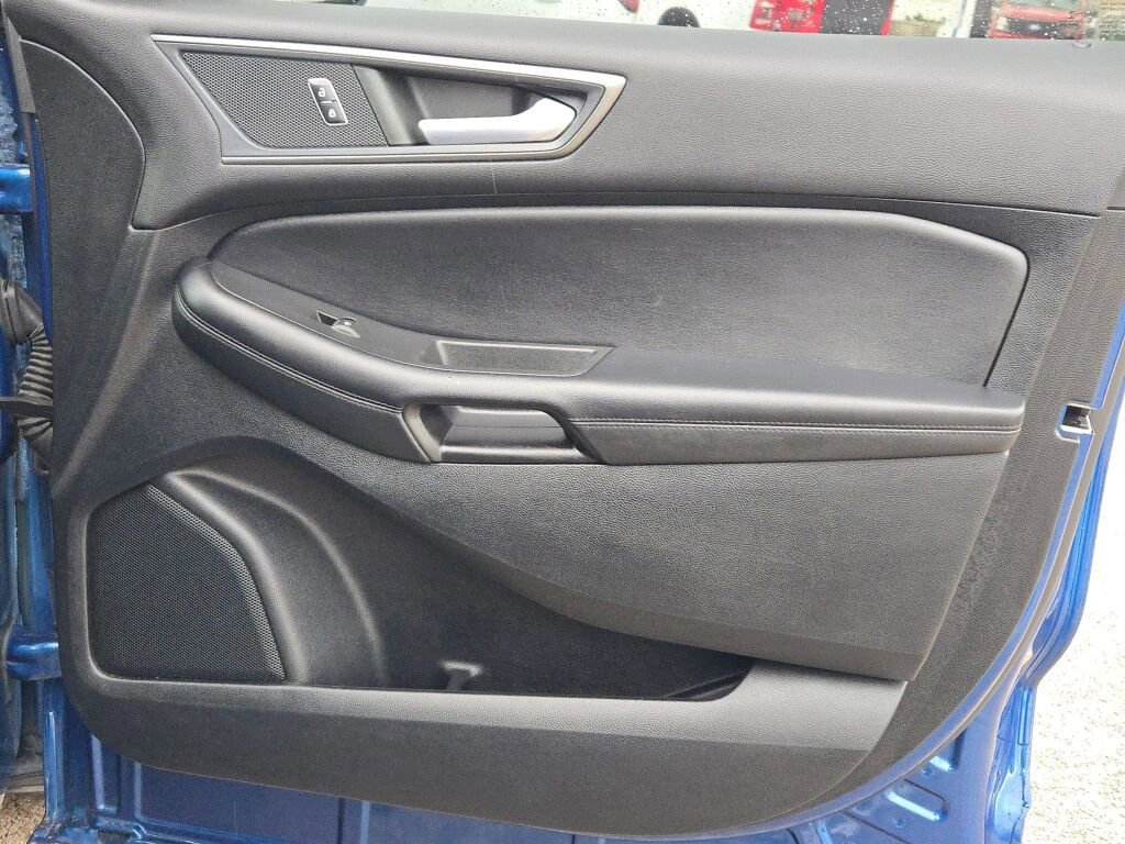 Certified 2022 Ford Edge SE w/ Black Appearance Package image 10