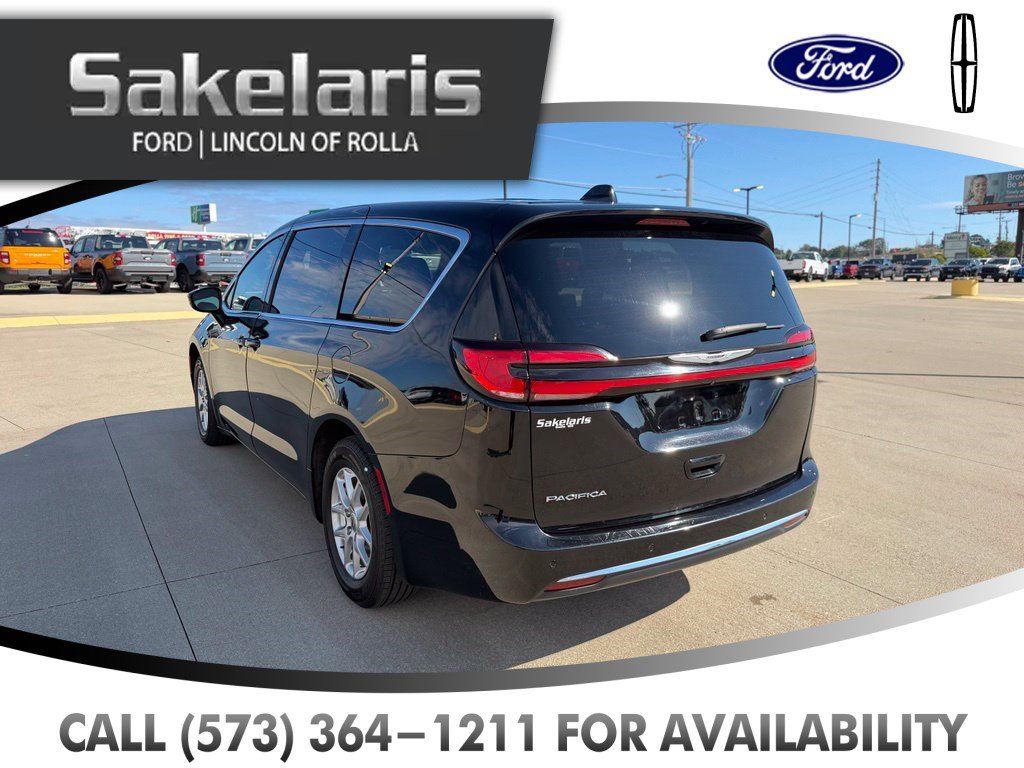 Used 2025 Chrysler Pacifica Select FWD image 7