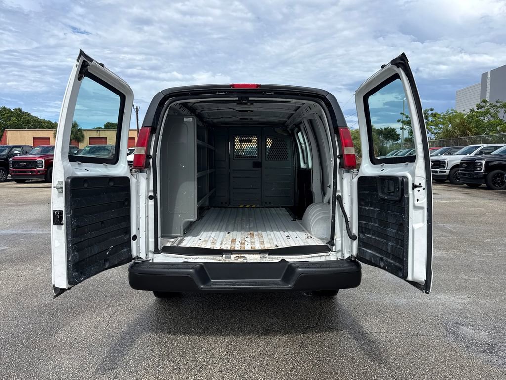 Used 2017 Chevrolet Express 2500 RWD image 24