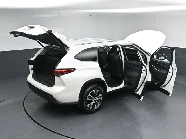 Used 2021 Toyota Highlander XLE AWD/4WD image 59