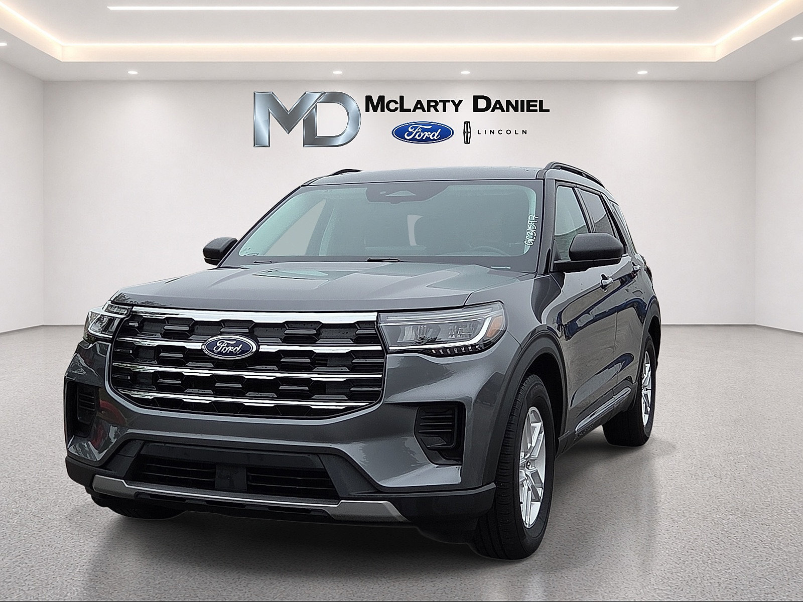Certified 2025 Ford Explorer Active RWD image 2