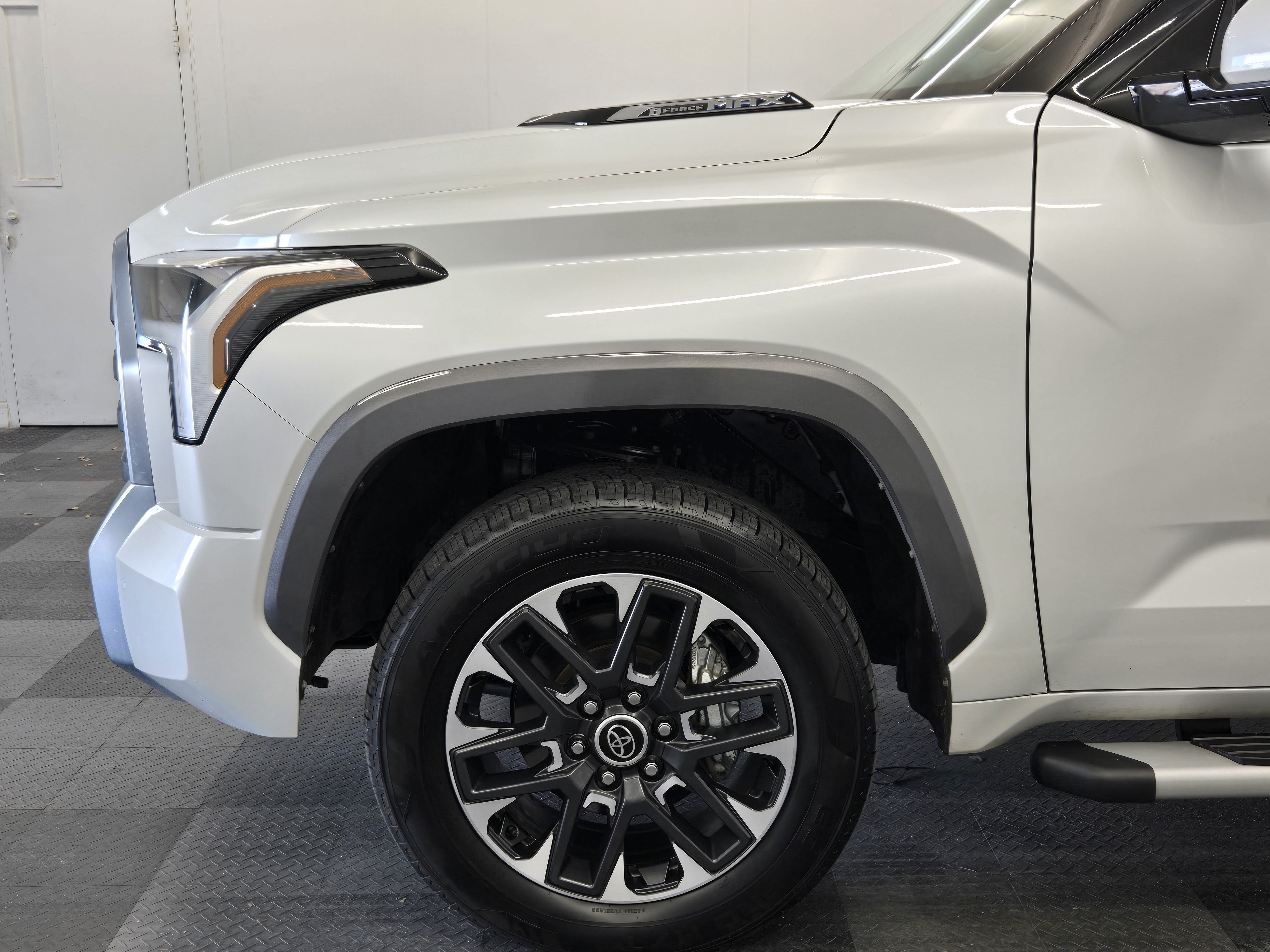 Used 2023 Toyota Tundra Limited w/ Power Package AWD/4WD image 9