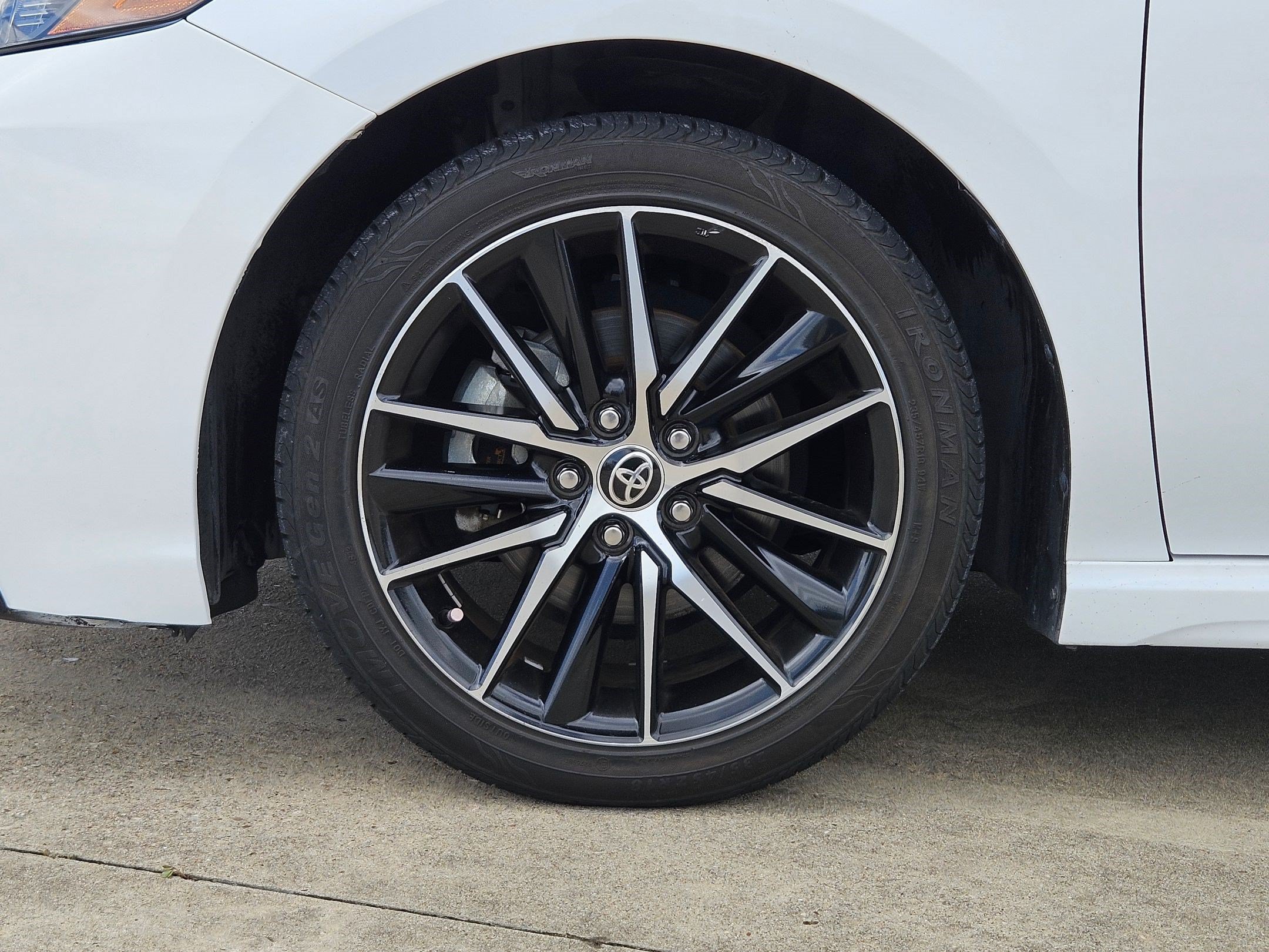 Used 2022 Toyota Camry SE FWD image 13