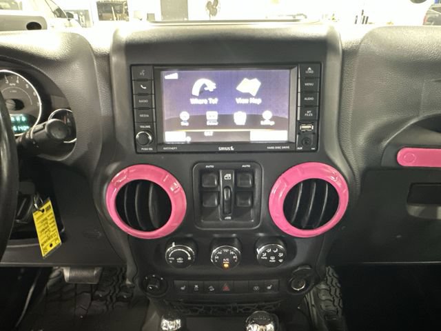 Used 2017 Jeep Wrangler Unlimited Rubicon w/ Connectivity Group AWD/4WD image 16