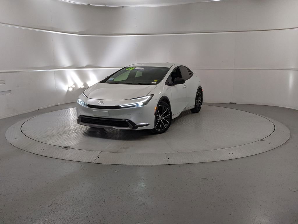 Used 2025 Toyota Prius XLE image 6