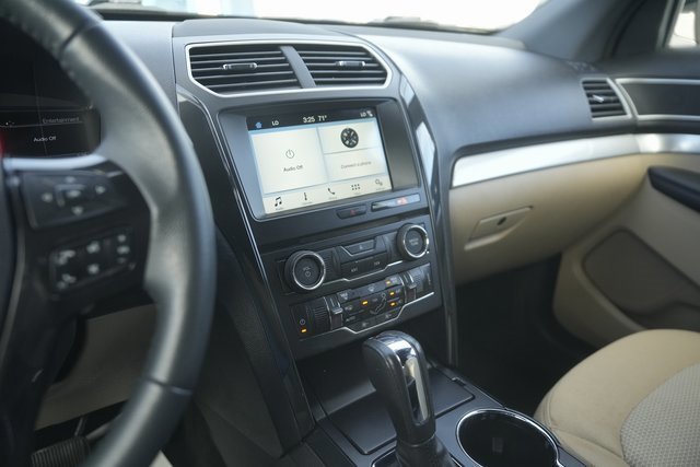 Certified 2017 Ford Explorer XLT w/ Equipment Group 201A image 29