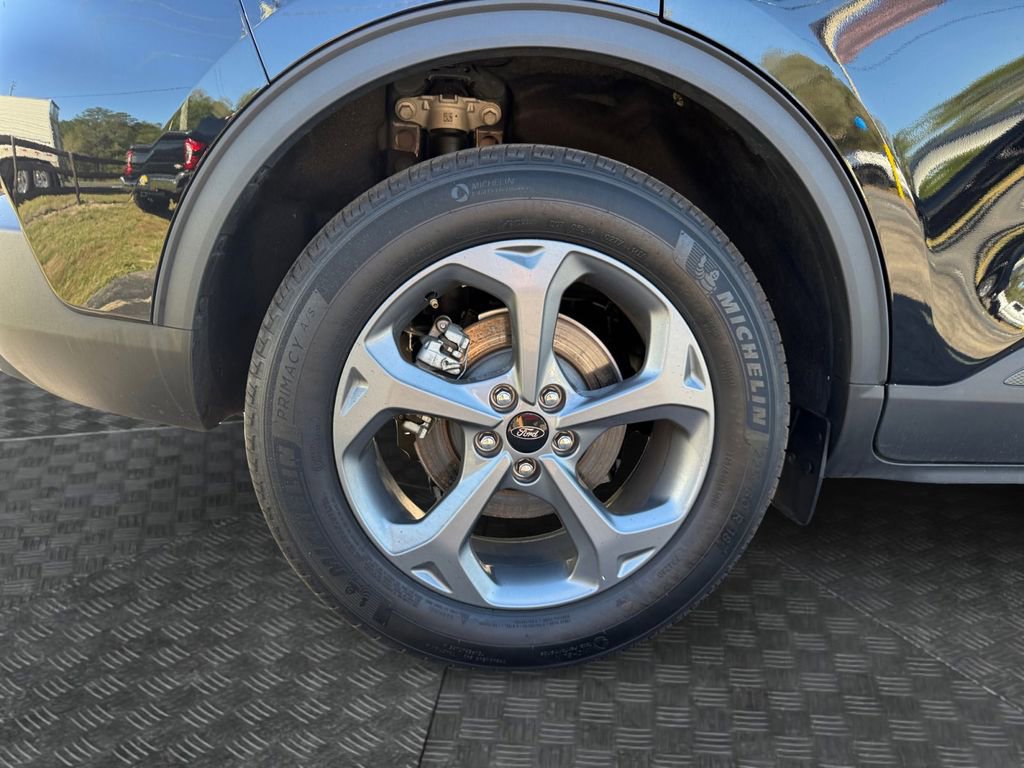 Certified 2025 Ford Escape ST-Line AWD/4WD image 19