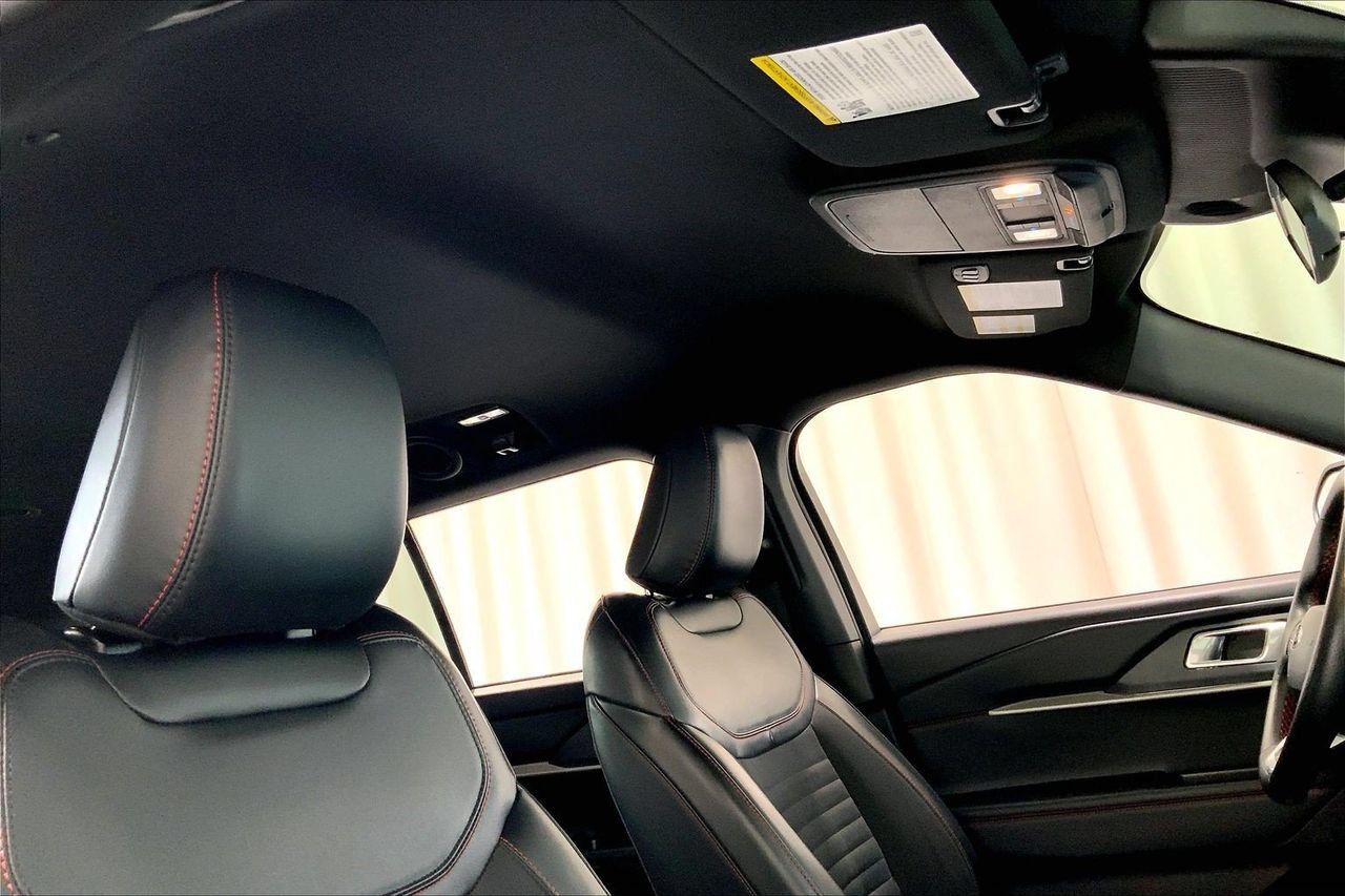 Certified 2025 Ford Explorer ST-Line AWD/4WD image 27