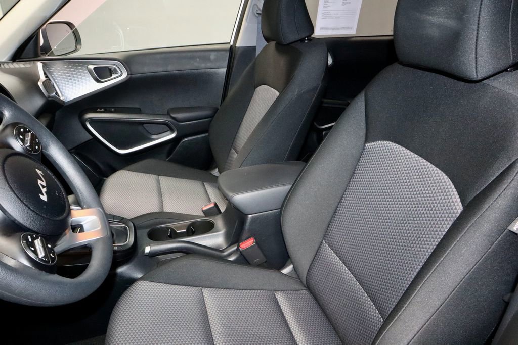 Used 2025 Kia Soul LX w/ LX Technology Package image 23