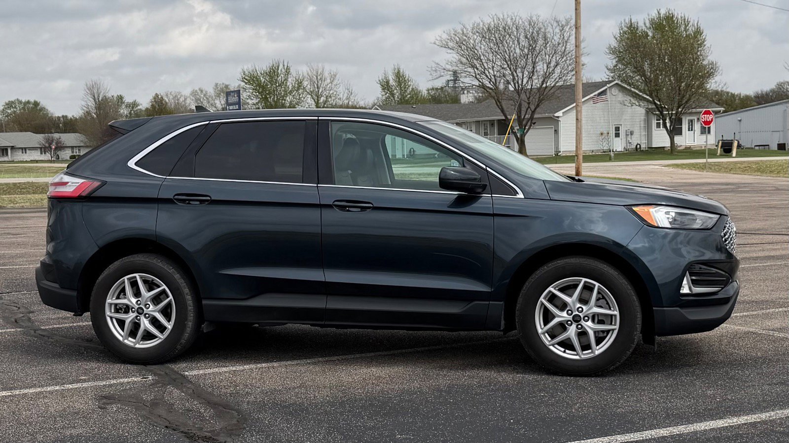 Certified 2024 Ford Edge SEL w/ Convenience Package AWD/4WD image 2