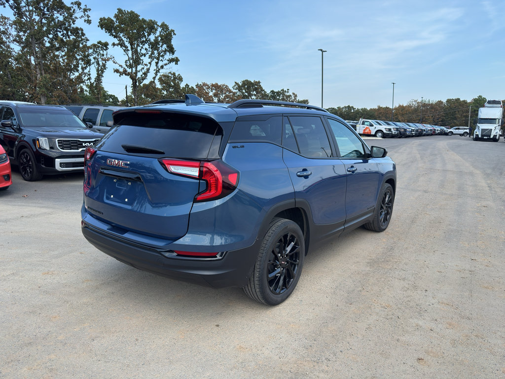Used 2024 GMC Terrain SLE w/ Driver Convenience Package FWD image 5