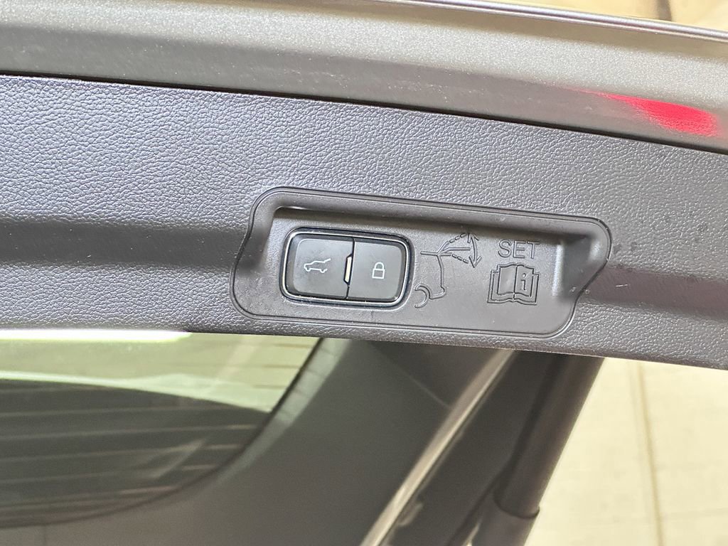 Certified 2022 Ford Explorer XLT w/ Equipment Group 202A image 22