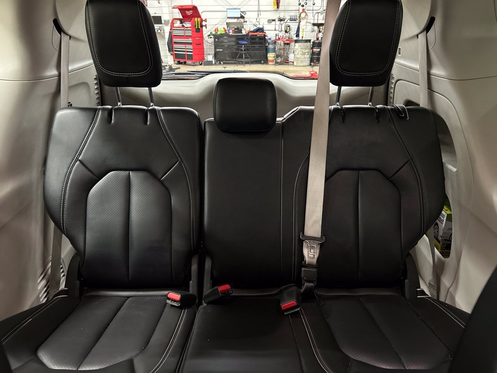 Used 2023 Chrysler Pacifica Touring-L FWD image 27