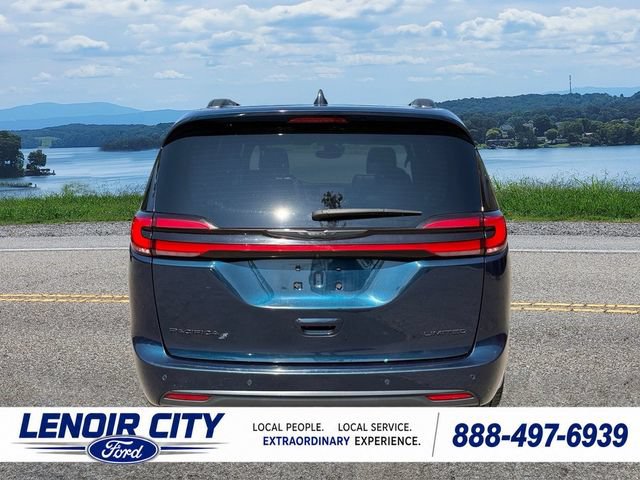 Used 2025 Chrysler Pacifica Limited FWD image 4