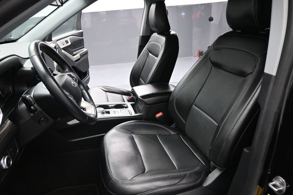 Certified 2022 Ford Explorer Limited w/ Equipment Group 301A RWD image 10